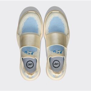 EUC APL techloom bliss sneakers